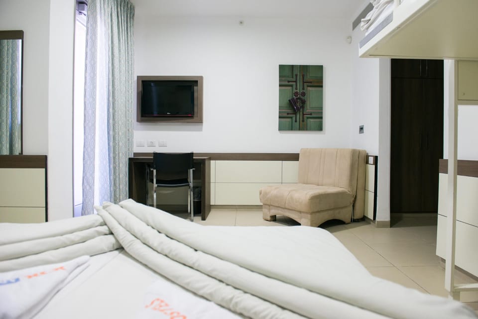 Standard Room | Minibar, blackout drapes, soundproofing, iron/ironing board