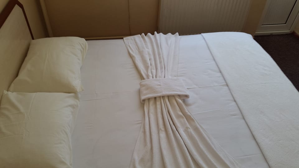 Family Triple Room | Premium bedding, laptop workspace, WiFi (free)