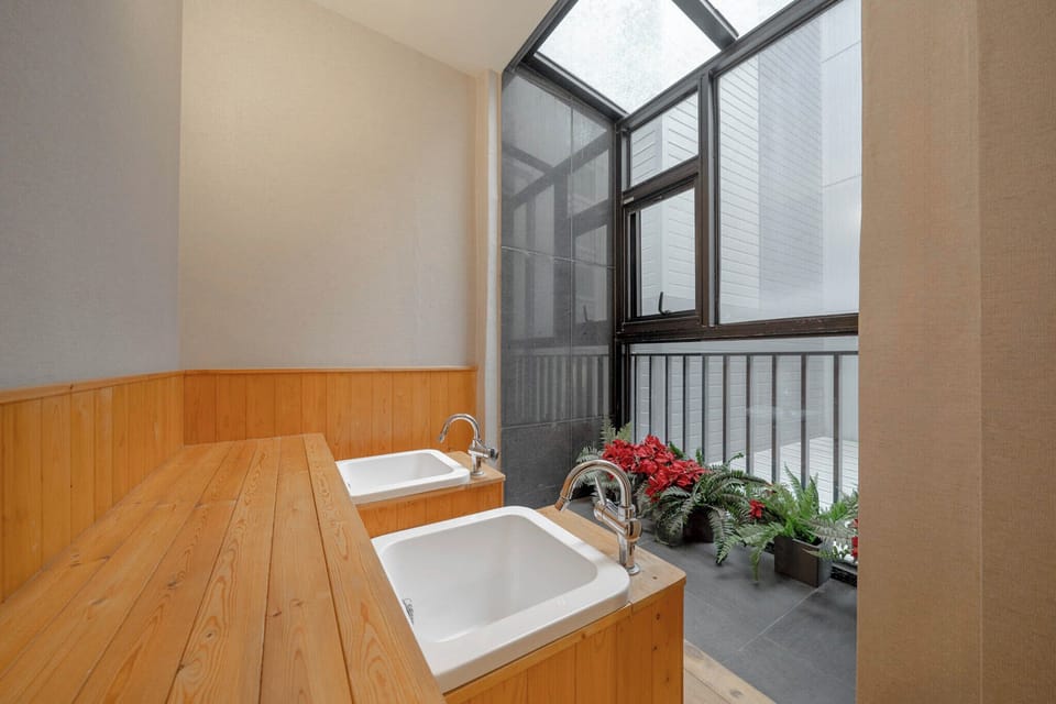 Indoor spa tub