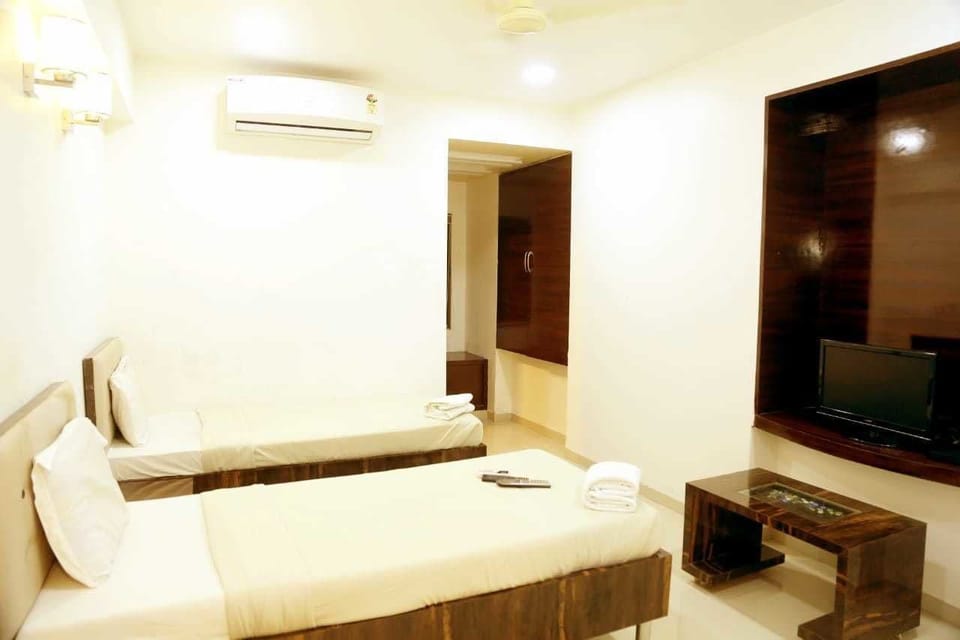 Egyptian cotton sheets, premium bedding, memory foam beds, free WiFi