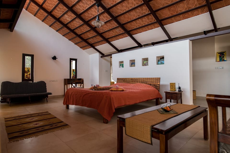 Mountain Paradise Room | Desk, laptop workspace, iron/ironing board (on request), WiFi (free)