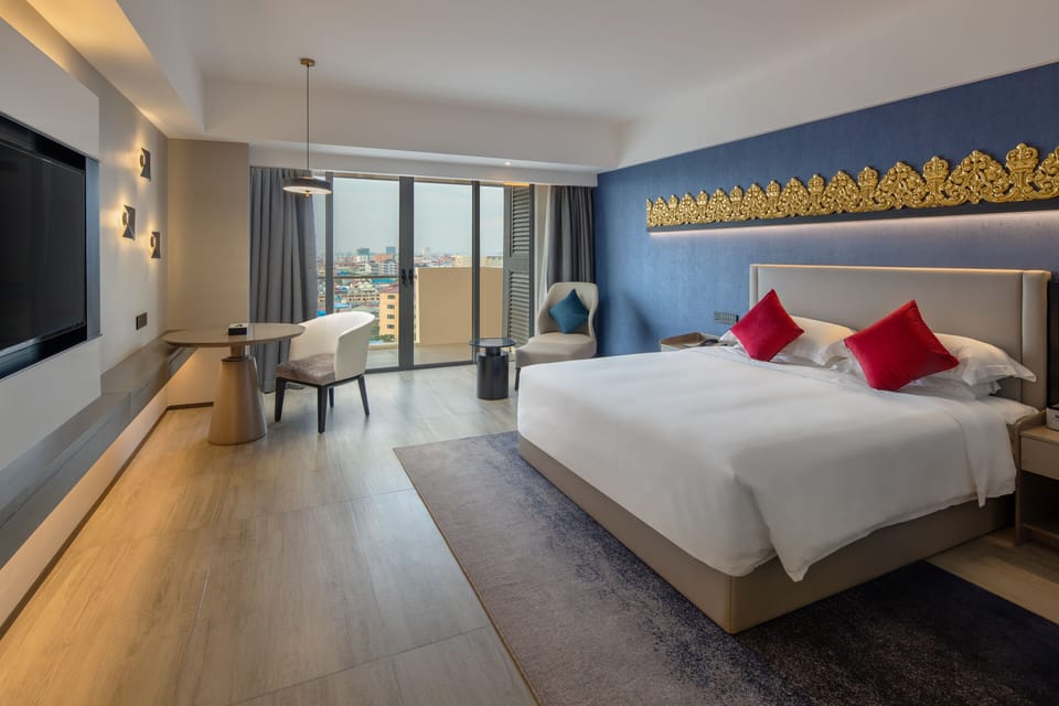 Deluxe King Room With City View | In-room safe, desk, laptop workspace, free WiFi