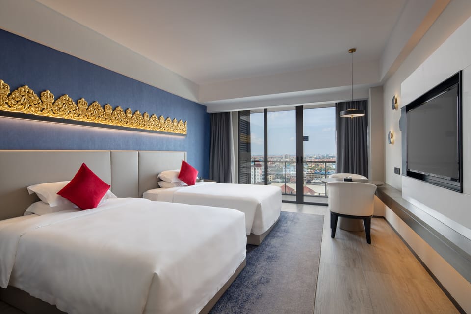 Deluxe Twin Room With City View | In-room safe, desk, laptop workspace, free WiFi