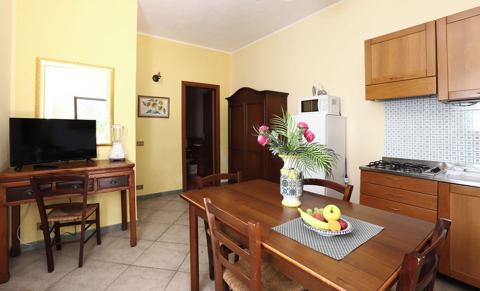 Apartment, 2 Bedrooms (Trilo B) | Individually decorated, individually furnished, desk, bed sheets