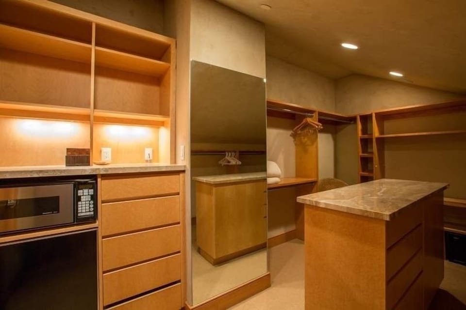 Condo, 3 Bedrooms | Private kitchen | Coffee/tea maker, fridge, oven, toaster