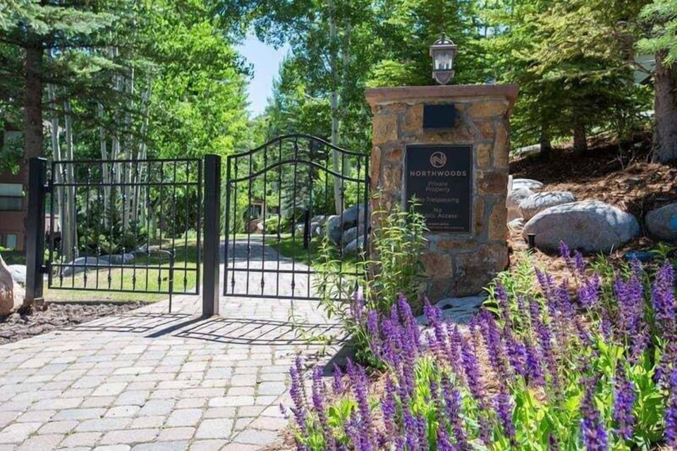 Condo, 4 Bedrooms | Property grounds
