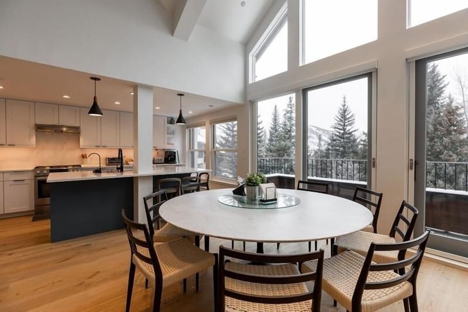 Condo, 4 Bedrooms | Private kitchen | Fridge, microwave, oven, coffee/tea maker