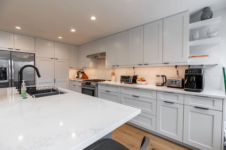 Condo, 4 Bedrooms | Private kitchen | Fridge, microwave, oven, coffee/tea maker