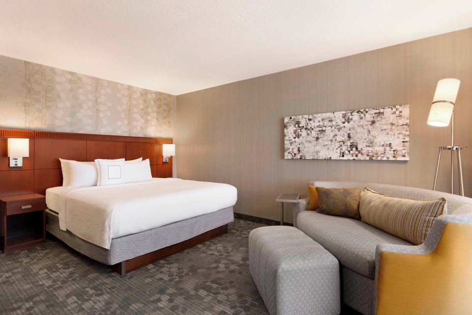 Premium bedding, minibar, desk, laptop workspace