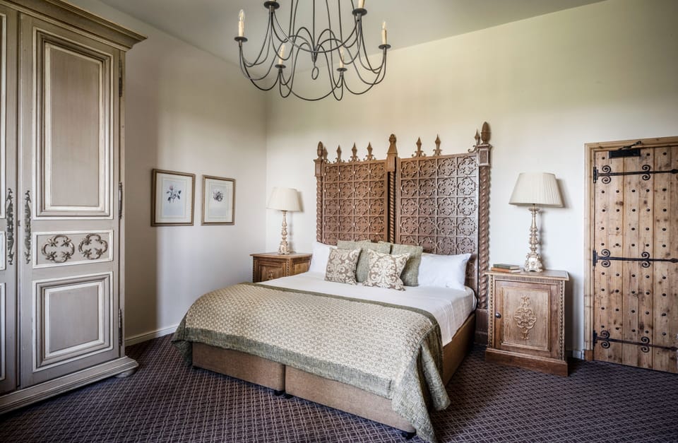 Superior Double | Premium bedding, in-room safe, desk, laptop workspace