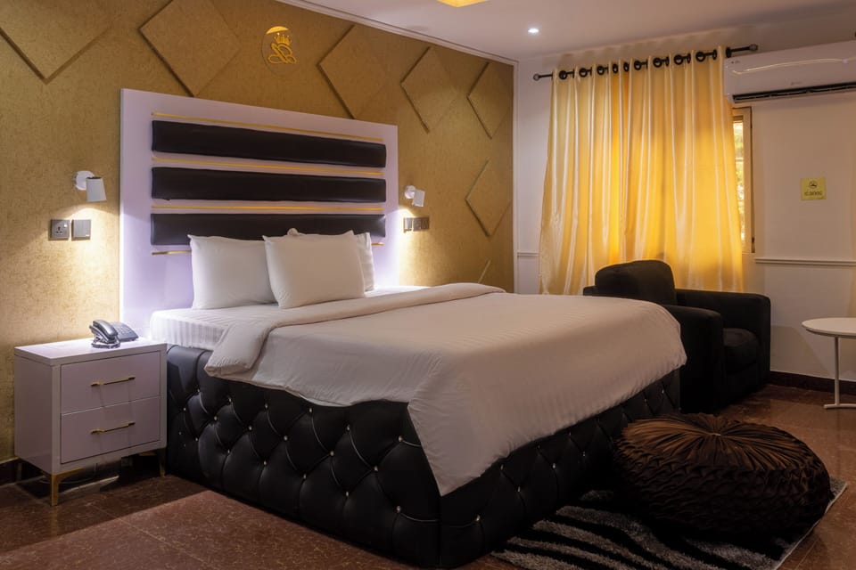 Executive Room (Royale) | Premium bedding, Select Comfort beds, in-room safe, desk