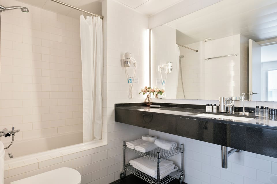 Bathroom sink
