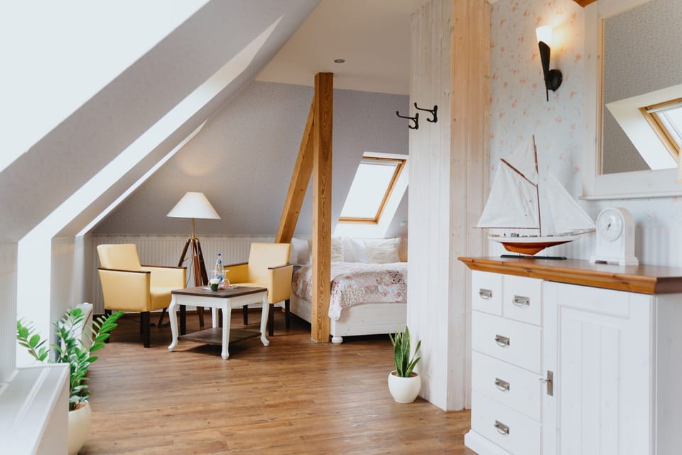 Junior Suite | Living area | Flat-screen TV