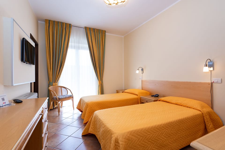 Minibar, in-room safe, free WiFi, bed sheets