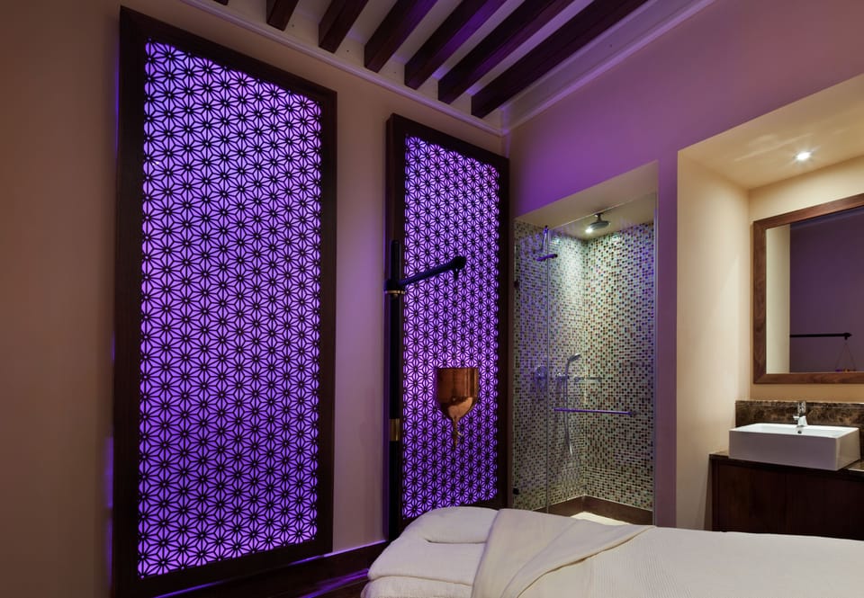 Couples treatment rooms, sauna, hot tub, Turkish bath, body wraps