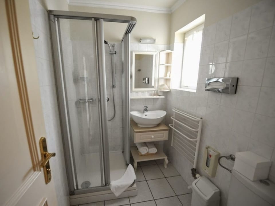 Shower, free toiletries, hair dryer, bathrobes