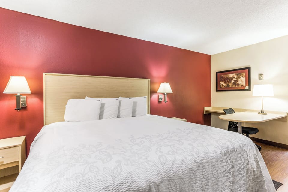 Superior Room, 1 King Bed (Smoke Free) | Desk, blackout drapes, iron/ironing board, WiFi (free)
