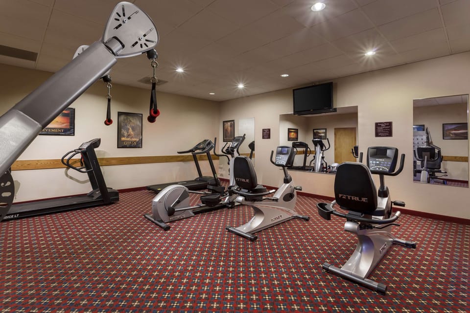 Roosevelt Grand Dakota, SureStay Collection by Best Western Hotel in Dickinson