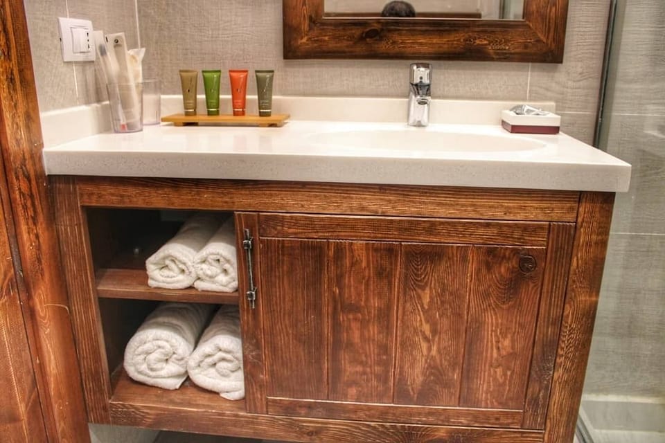 Bathroom sink