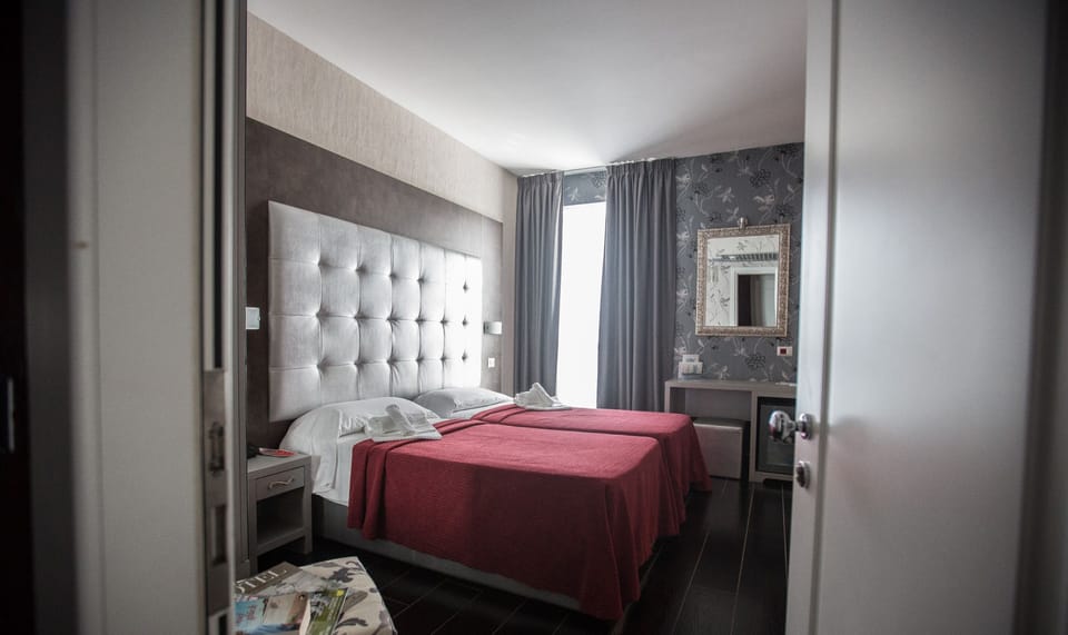 1 bedroom, hypo-allergenic bedding, minibar, in-room safe