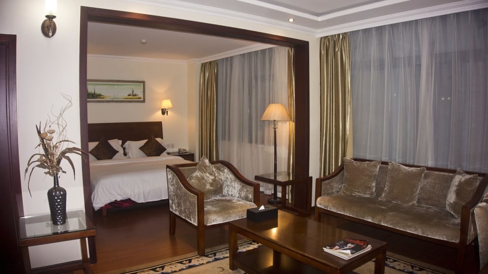 Executive suite | Premium bedding, down comforters, minibar, in-room safe