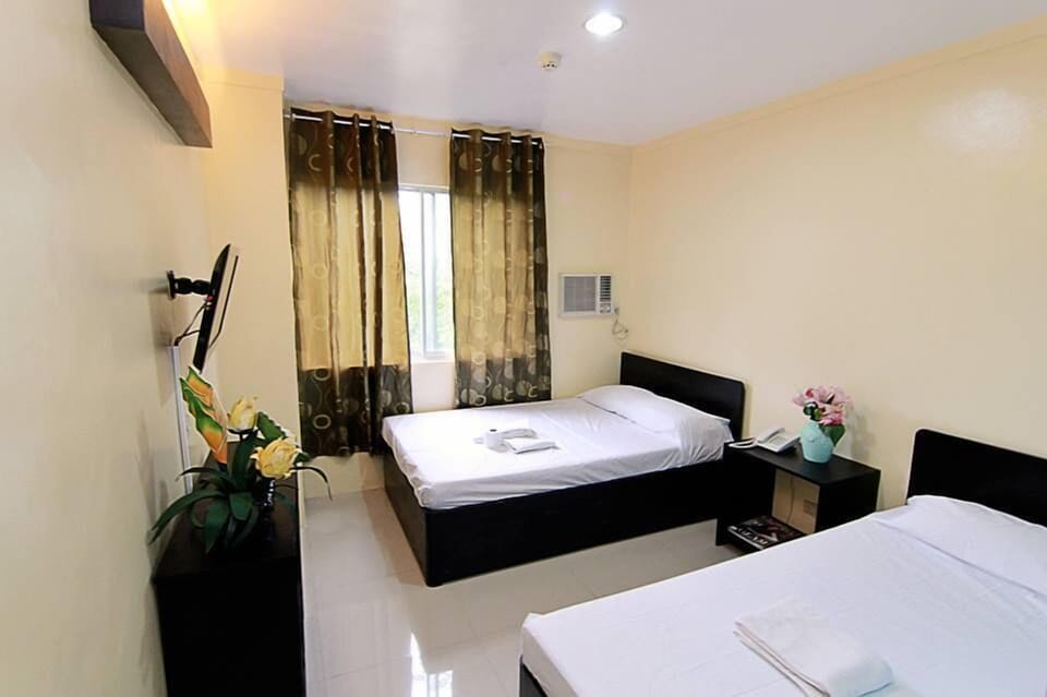 In-room safe, desk, rollaway beds (surcharge)