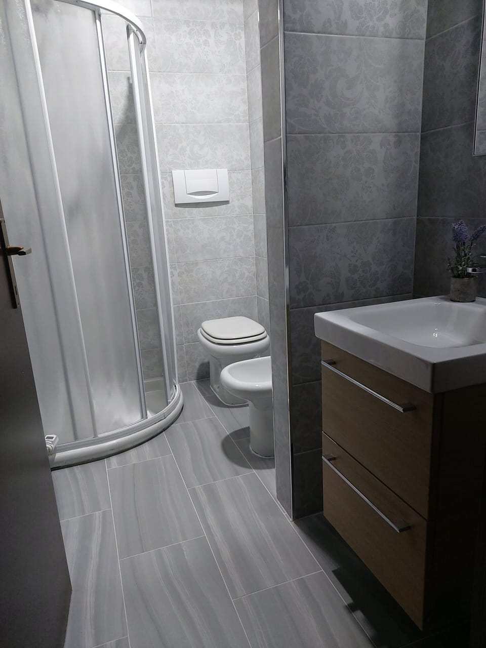Family Suite, 2 Bedrooms | Bathroom | Shower, hair dryer, towels, soap