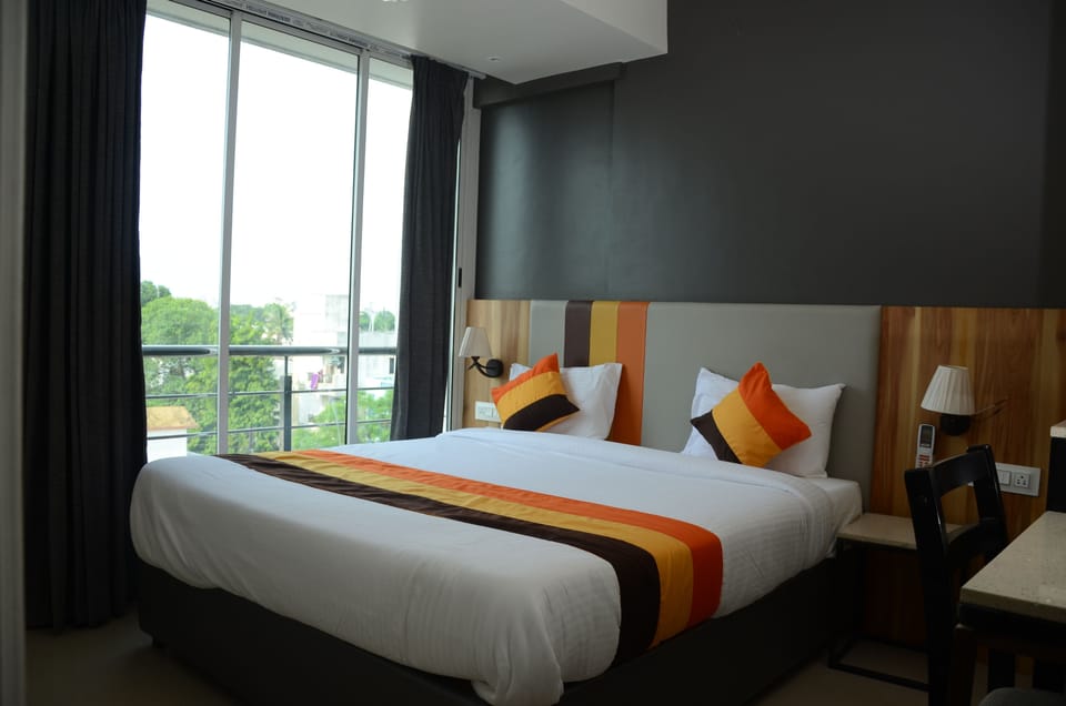Room | Individually furnished, desk, free WiFi, bed sheets