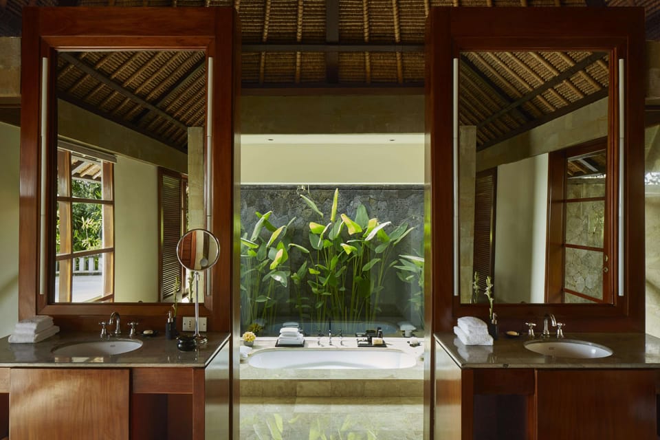 Bathtub, free toiletries, hair dryer, bathrobes
