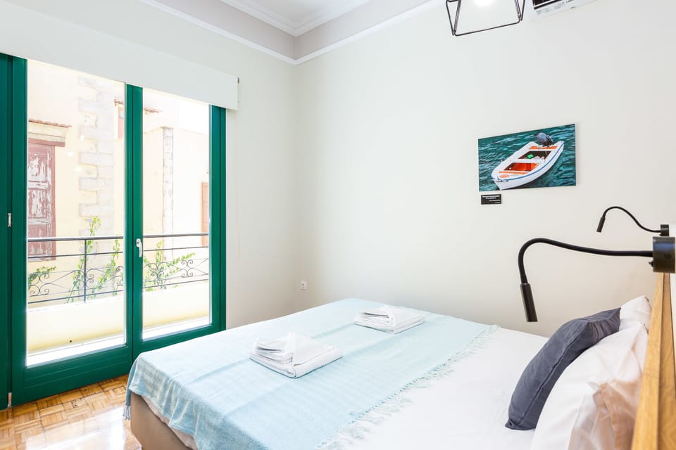 Superior Room, Balcony | In-room safe, soundproofing, iron/ironing board, free WiFi