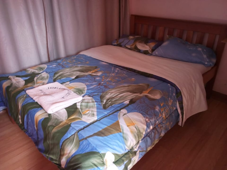 Single Room | Desk, WiFi (free), bed sheets