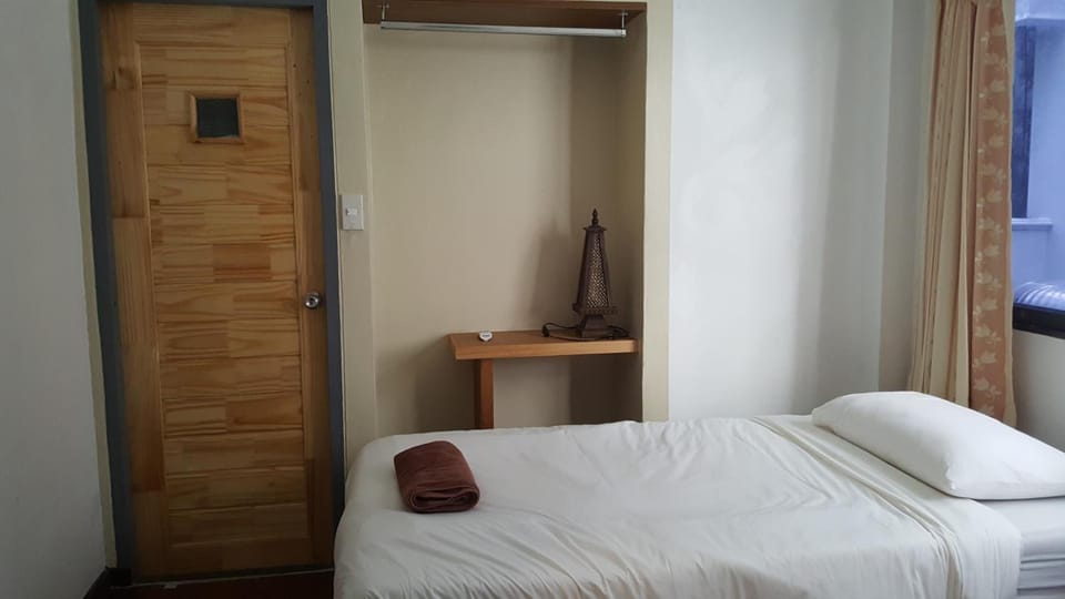 Premium bedding, blackout drapes, free WiFi, bed sheets