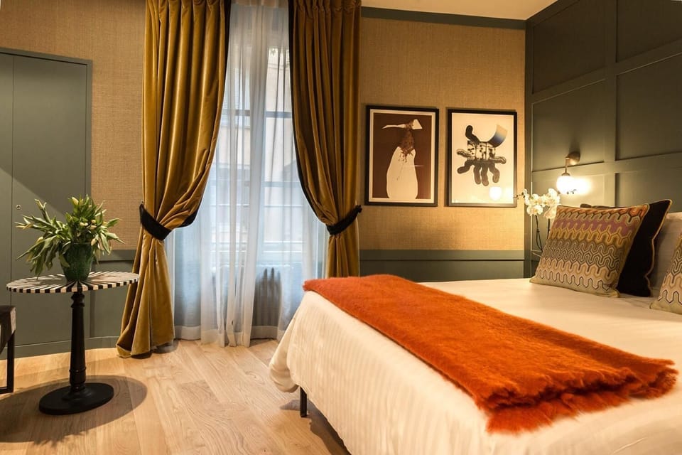 1 bedroom, Egyptian cotton sheets, premium bedding, down comforters