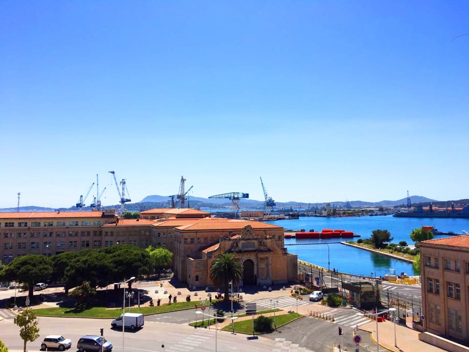 Chambre Grande Plaisance avec access rooftop et bassin | View from room