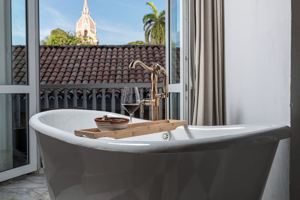 Grand Suite | Premium bedding, minibar, in-room safe, blackout drapes