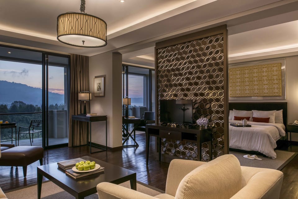 Deluxe Suite, Golf View | Premium bedding, in-room safe, desk, laptop workspace