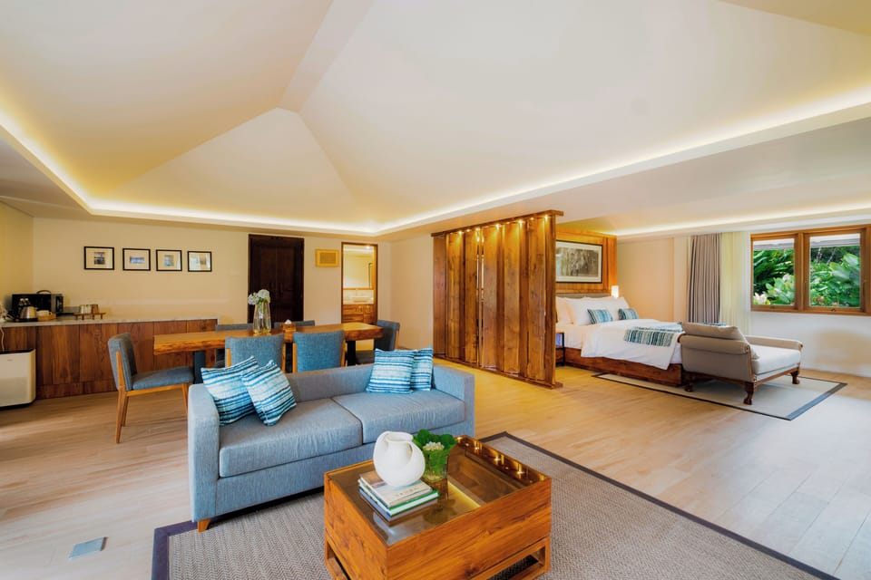 Villa, 1 Bedroom, Garden Area (Buyan Mountain Villa) | Living area | 32-inch LCD TV with cable channels, TV