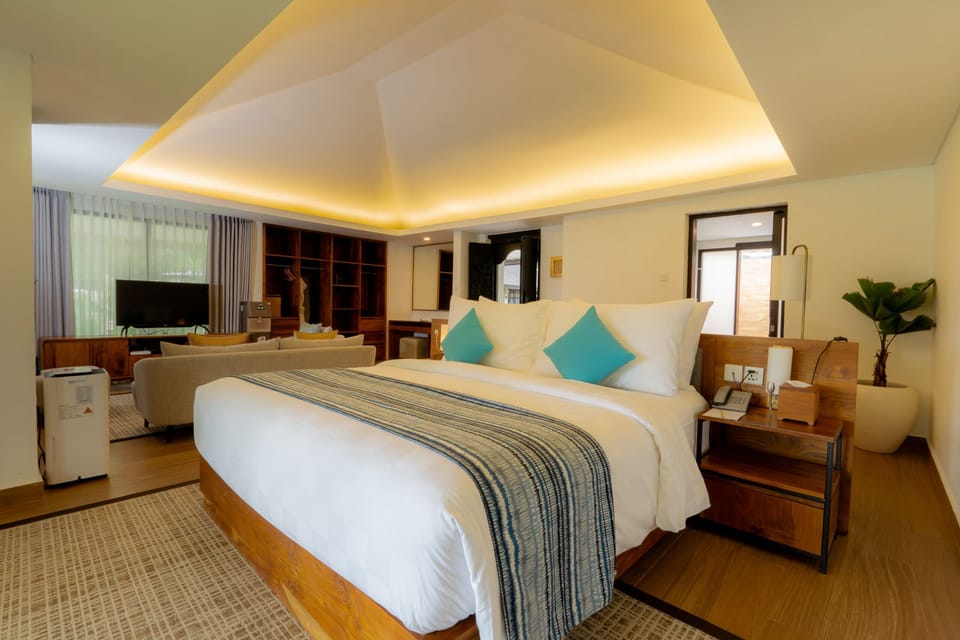 Premium Suite, 1 King Bed, Garden Area (Chalet) | Premium bedding, in-room safe, desk, laptop workspace