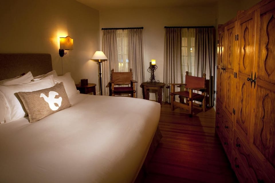 Deluxe Room, 1 King Bed (Deluxe 1 King) | Frette Italian sheets, premium bedding, pillowtop beds, in-room safe