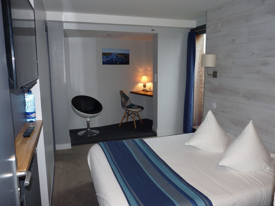 Classic Double Room | Premium bedding, in-room safe, desk, blackout drapes