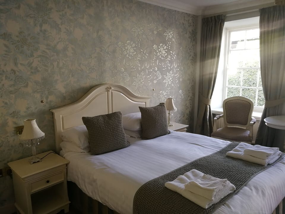 Traditional Double Room | Premium bedding, desk, laptop workspace, blackout drapes