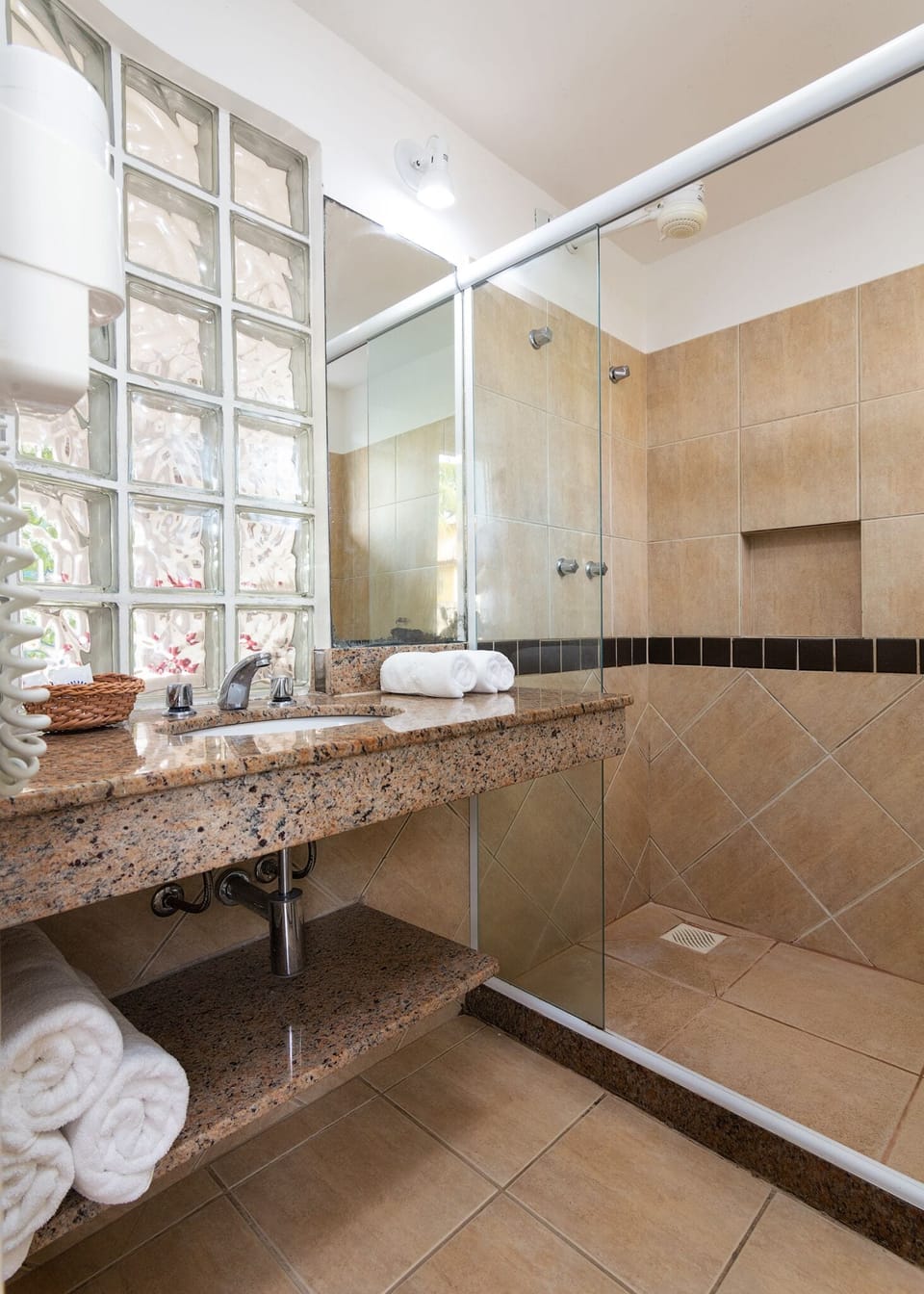 Suite Superior | In-room safe, free WiFi, bed sheets