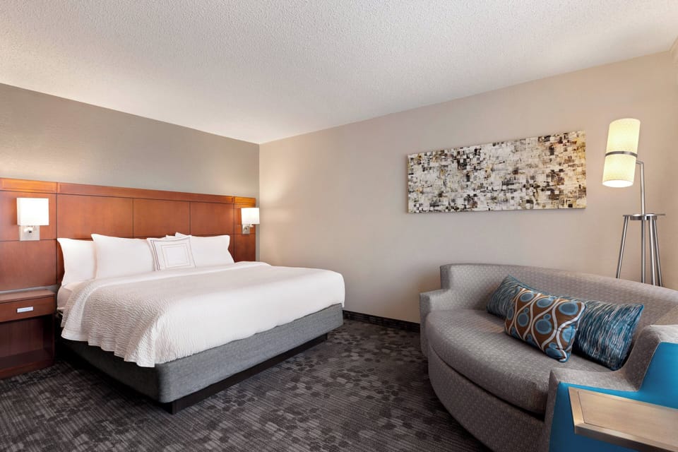 Premium bedding, in-room safe, desk, blackout drapes