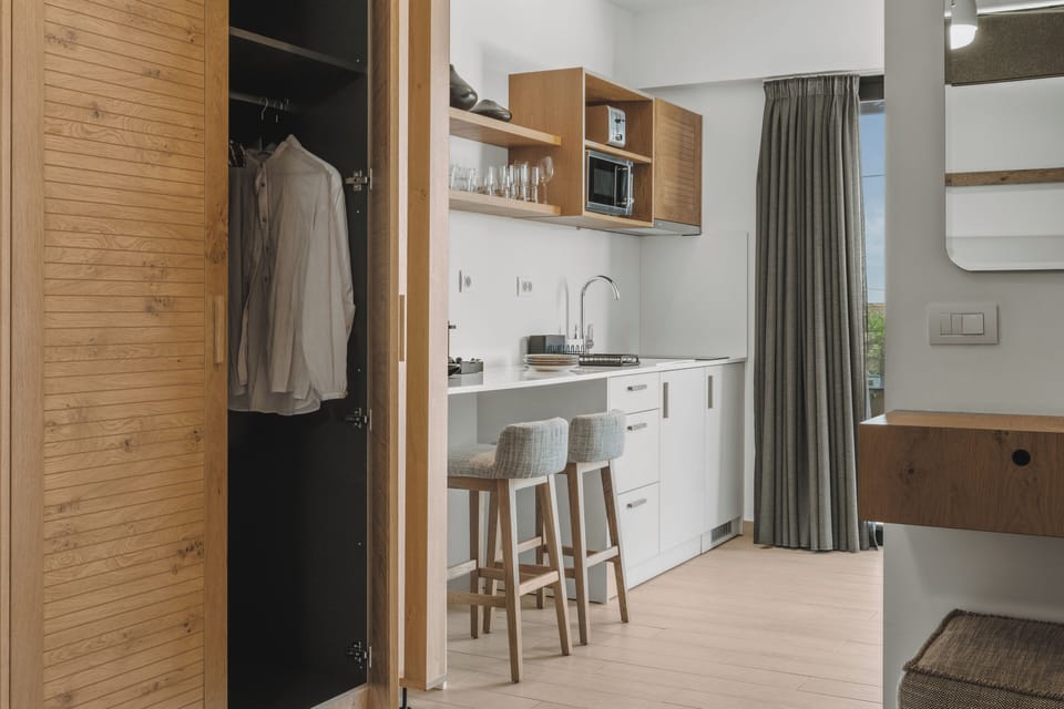 Deluxe Apartment, Sea View | Premium bedding, in-room safe, soundproofing, iron/ironing board