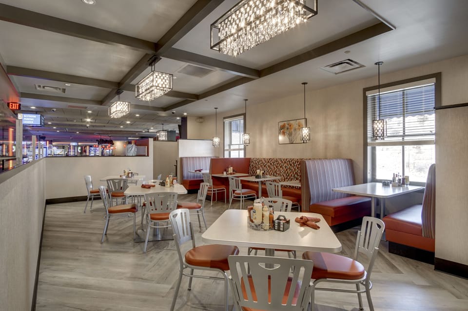 2 restaurants; breakfast, lunch, and dinner served