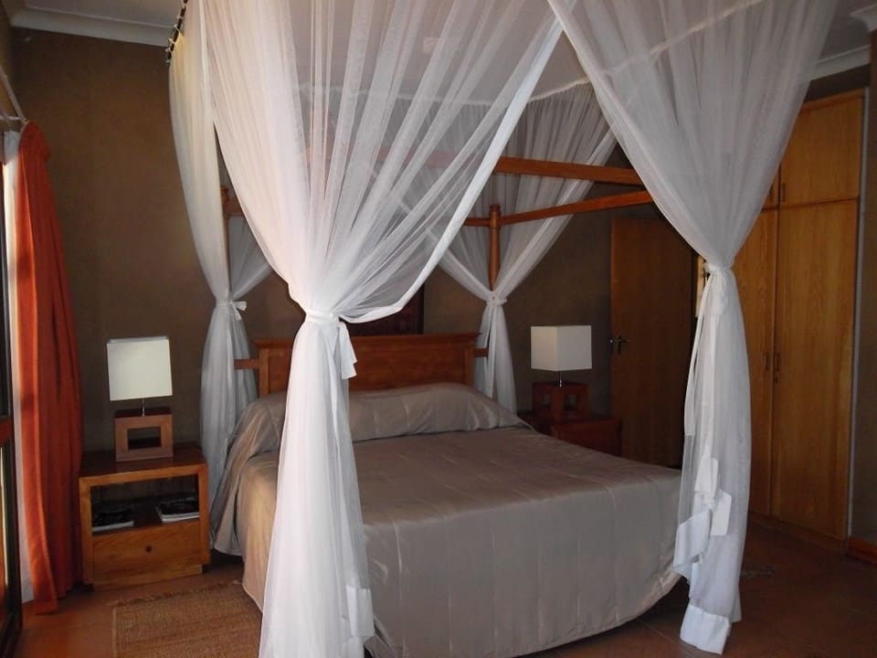 In-room safe, desk, iron/ironing board (on request), WiFi (free)