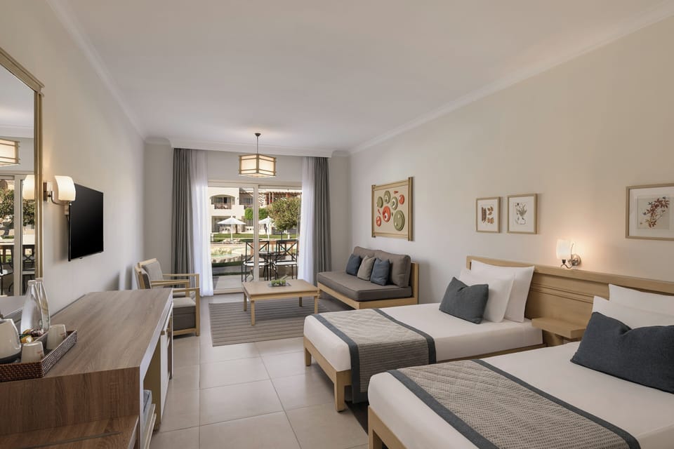 Superior Room, Pool View (Queen or Twin Bed) | Premium bedding, in-room safe, individually furnished, blackout drapes
