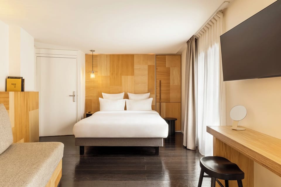 Junior Room, with Canal View | Premium bedding, minibar, in-room safe, blackout drapes