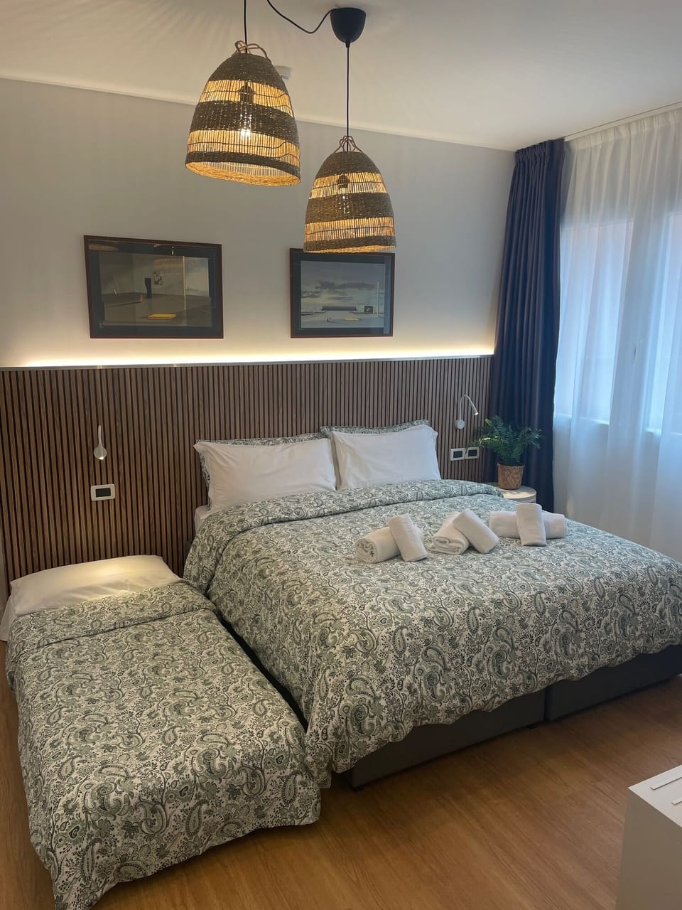 Triple Room | In-room safe, soundproofing, iron/ironing board, free WiFi