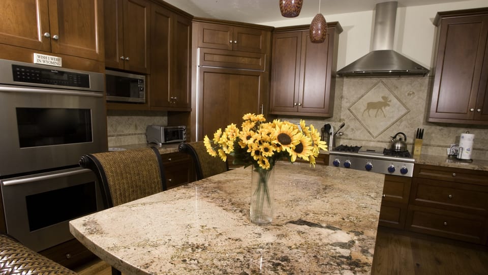 Luxury House, 4 Bedrooms, Mountain View | Private kitchen | Fridge, coffee/tea maker